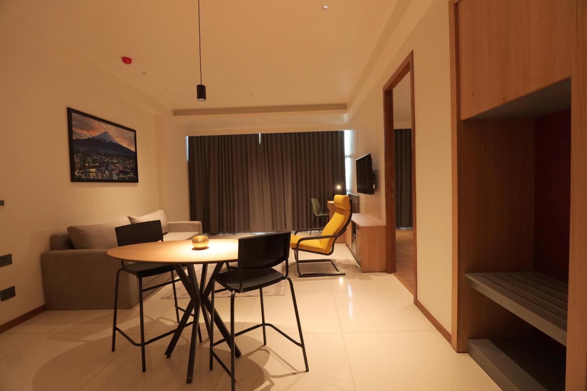 Hotel The World Surat Exterior foto
