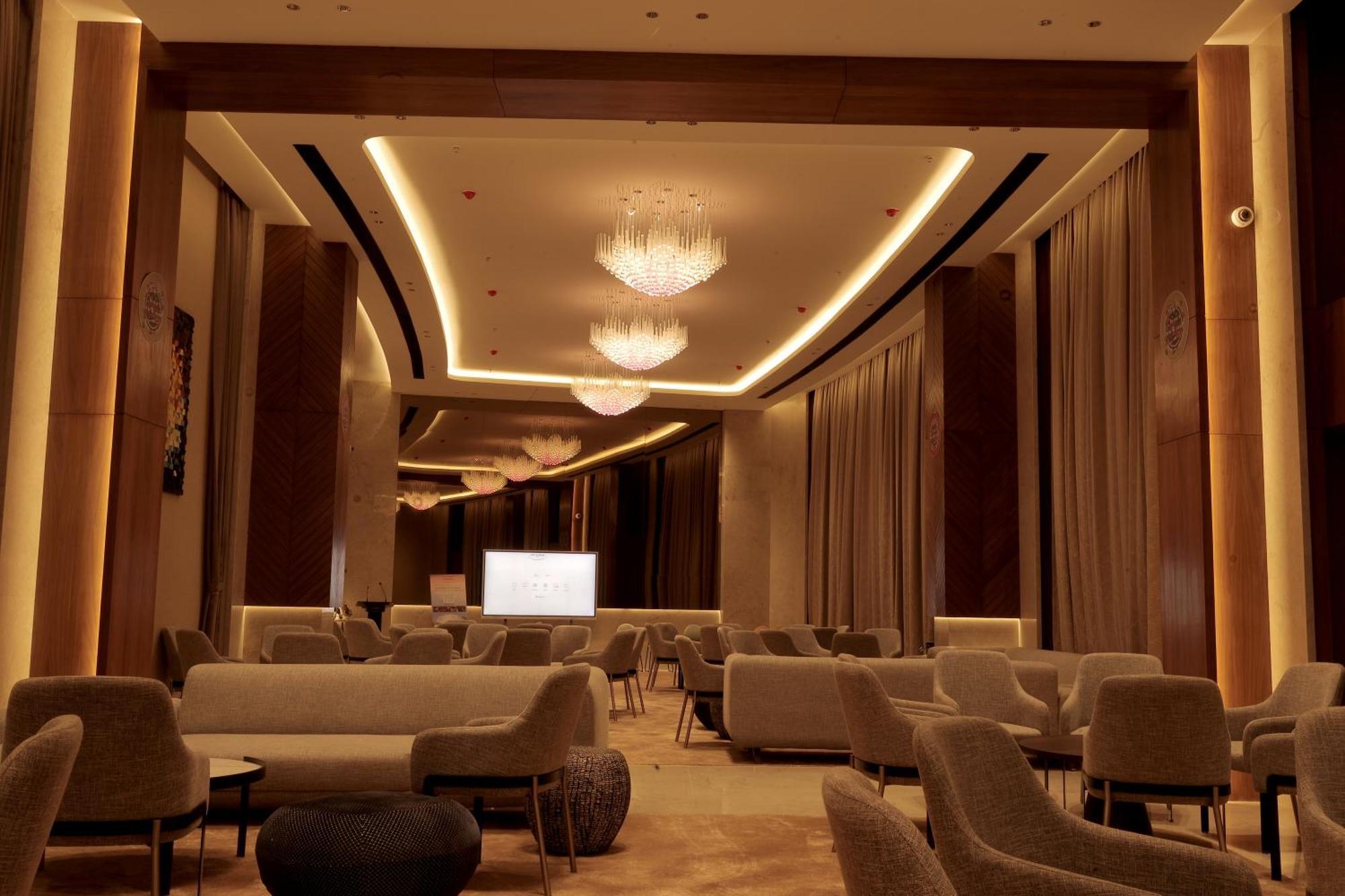 Hotel The World Surat Exterior foto