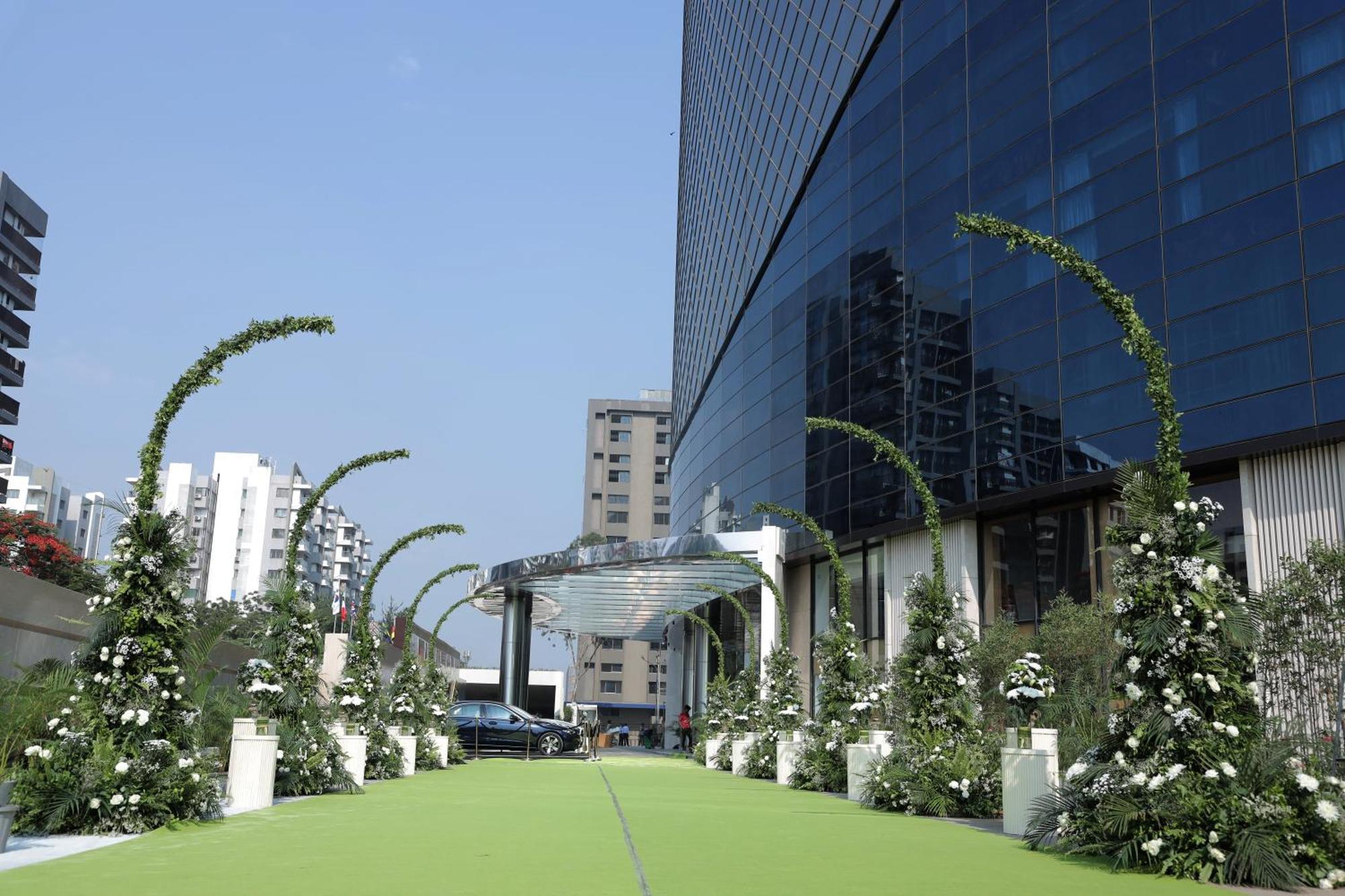Hotel The World Surat Exterior foto