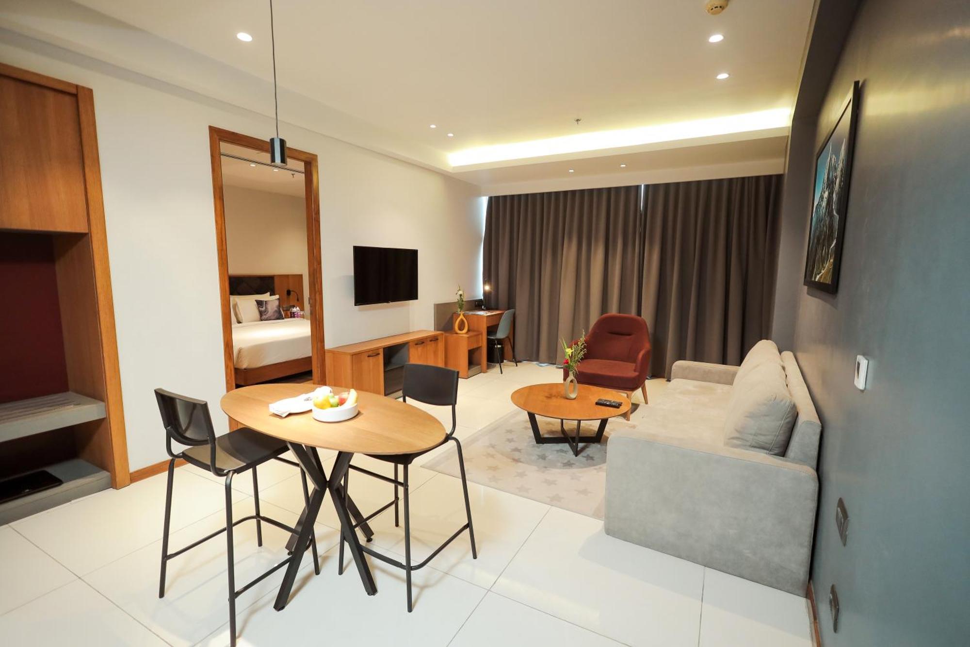 Hotel The World Surat Exterior foto